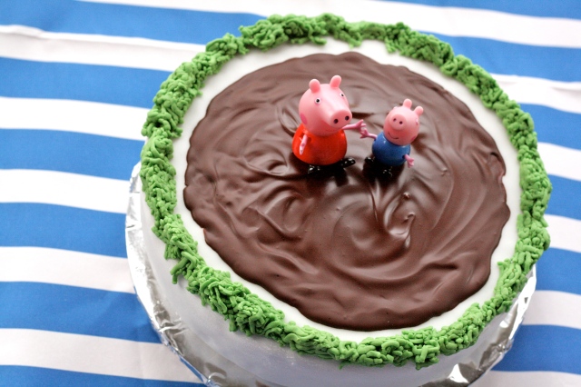 Muddy Puddles cake with Peppa and George